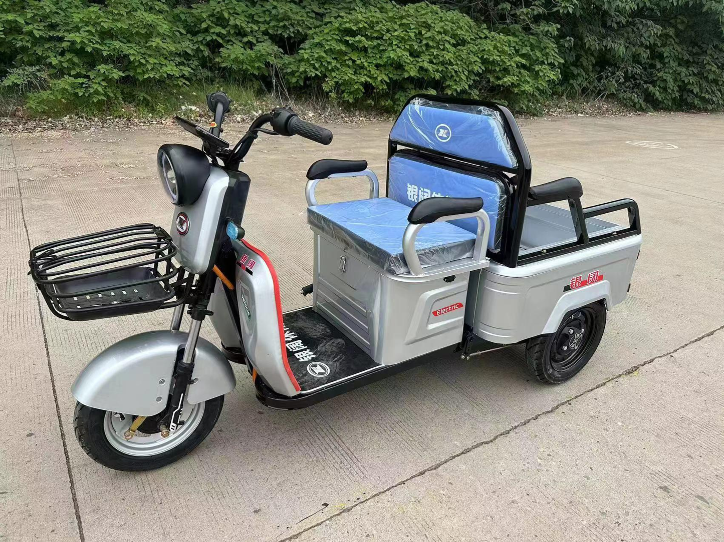 Lead-acid battery for electric tricycle for the elderly